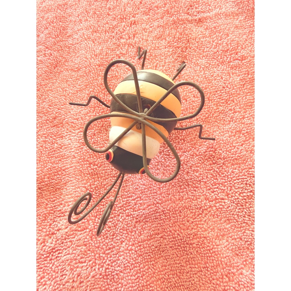 Metal‎ Bumble Bee Garden Decor, Whimsical Bumblebee Sculpture, Bug Figurine